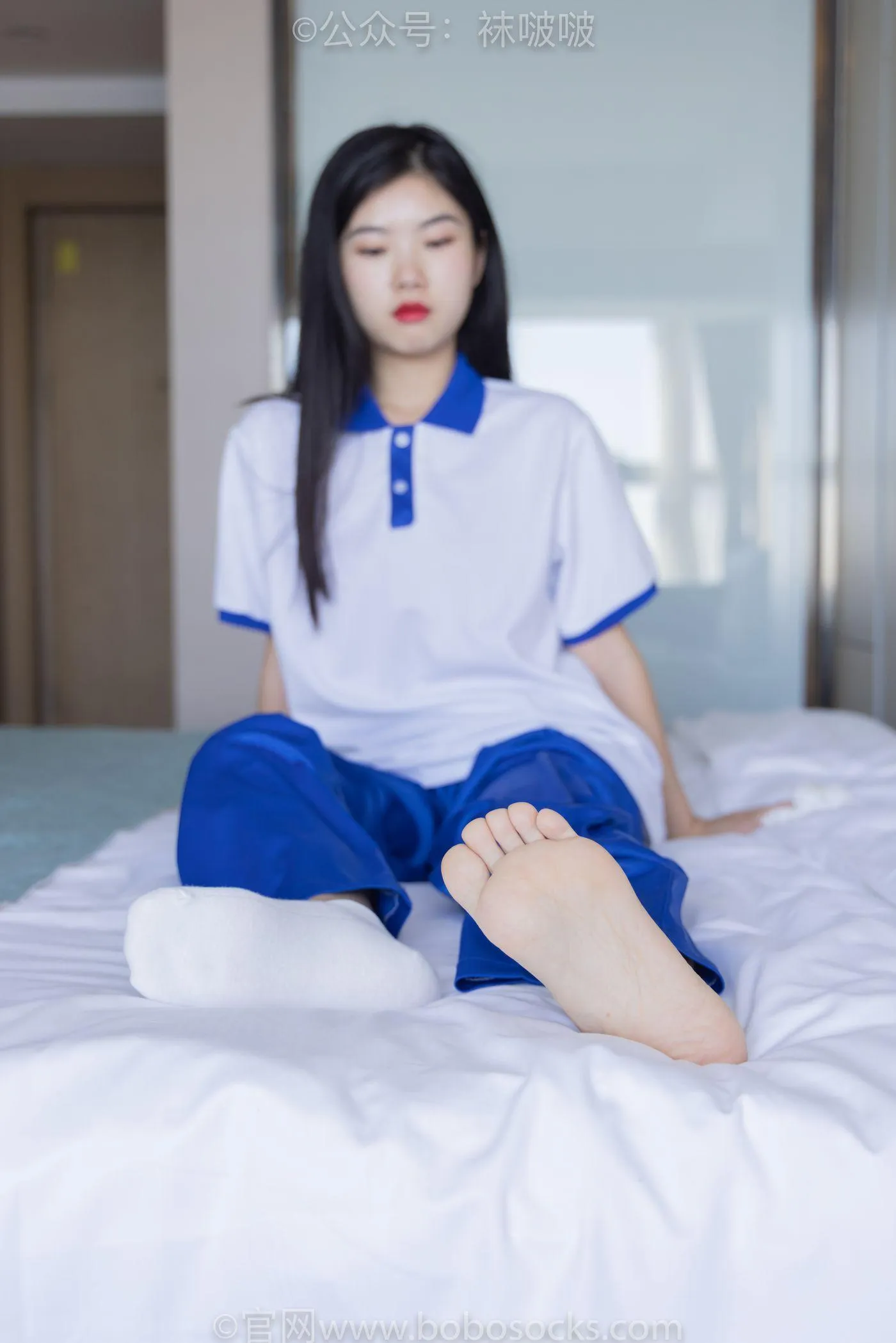 [BoBoSocks袜啵啵]NO.039 小奶熊-校服、vans帆布鞋、短白棉袜、裸足 [154P]插图4